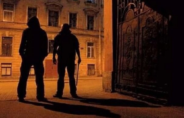 Курсанти влаштували погром в Києві: "ламали автомобілі і напали на перехожого"