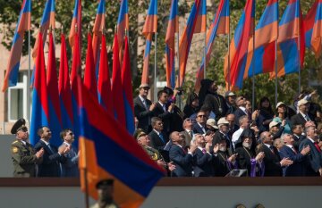 Декорация перемен в Армении: победа партии войны