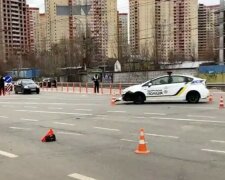 В Киеве патрульная Toyota Prius попала в ДТП на перекрестке: детали и кадры с места