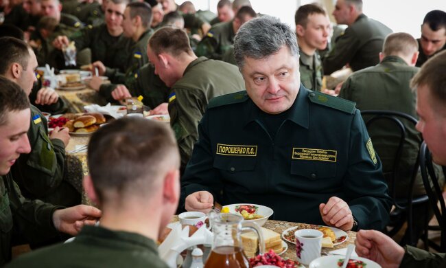 порошенко солдаты столовая еда