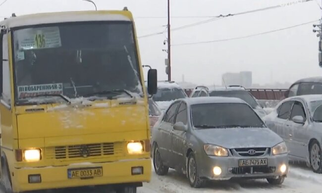 Обмеження руху транспорту в Дніпрі