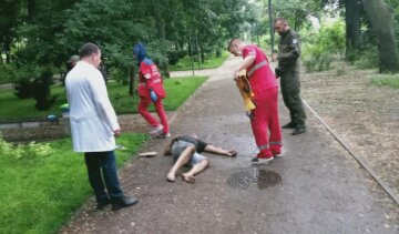 Людина без свідомості знайдена посеред парку в центрі Одеси: що відомо