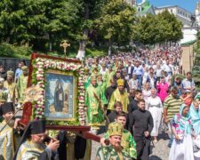 Верующие отмечают день великого чудотворца и «начальника всех монахов на Руси» Антония Печерского