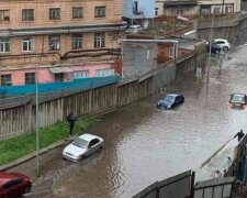 Авто потопали: Київ перетворився на "величезну калюжу", кадри наслідків негоди