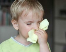 Комаровський розповів, у чому головна небезпека чхання у дітей: "Ідеальні умови для..."