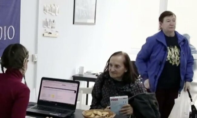 Гуманитарная помощь для пенсионеров в Днепропетровской области