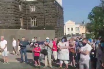 Масштабный бунт разгорелся в центре Киева, кадры происходящего: "Пока не выйдут..."