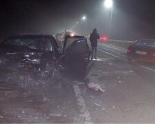 Трагическая авария произошла на украинской трассе, куски авто разбросало по асфальту: фото с места ДТП