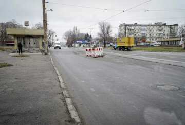 В центре Днепра дорога «ушла под землю»: кадры с места событий