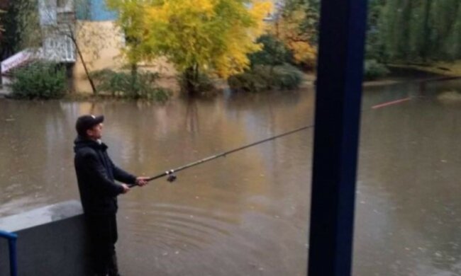 Днепр превратился в Венецию, кадры бедствия: «вода оказалась даже…»