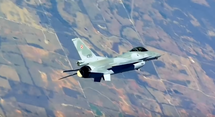 Самолет F-16