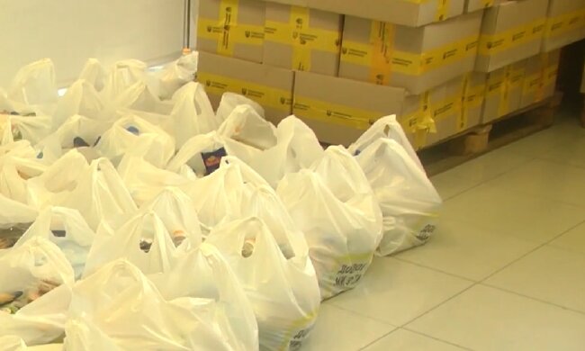 Безкоштовні продукти для ВПО та пенсіонерів у Полтаві