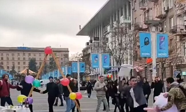 Скандальне весілля зіграли в центрі Дніпра, відео: "звичай переріс у бійку"