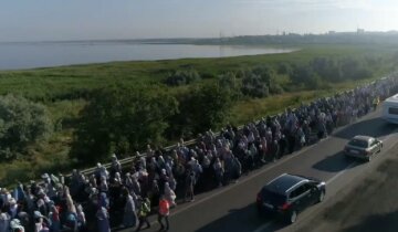 Масштабный Крестный ход парализовал Одессу: появилось видео