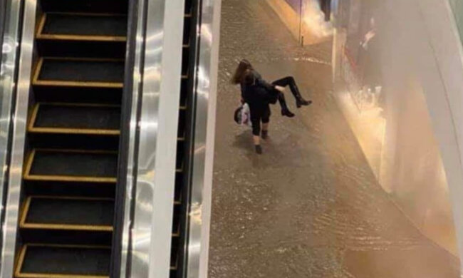 Потоп у ТРЦ Ocean Plaza: охоронець розповів про пекельні муки потерпілих, "від болю вона почала..."