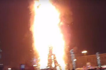 Пожар главной елки всполошил Одесчину, кадры: "Обычно радуются, а не поджигают"