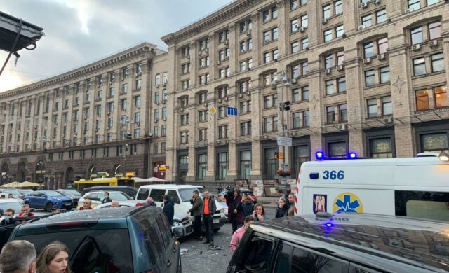 Масштабное ДТП с жертвами на Крещатике, съехались полиция и медики: фото с места аварии