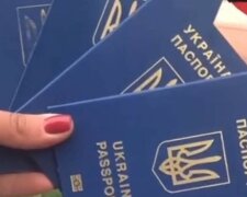 Харьковчанку ждет наказание за скандал с паспортами: "привлекут за..."