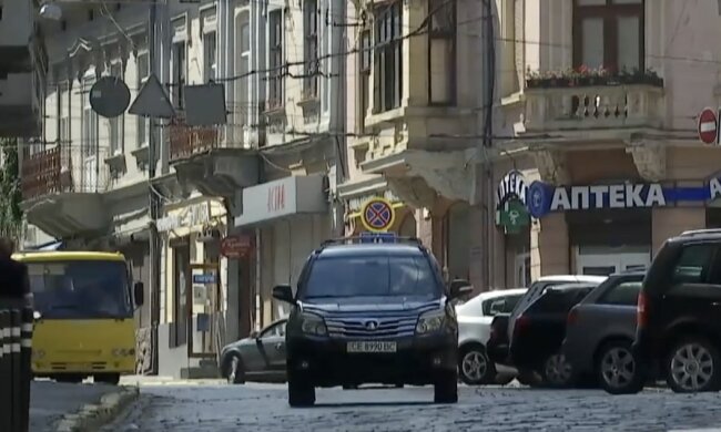 Обмеження руху транспорту в Чернівцях