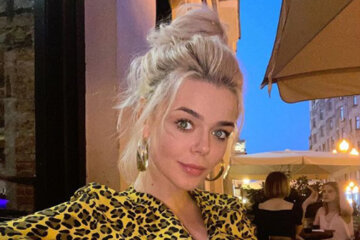 "Не могу сдержаться": бессовестная Алина Гросу вывалила  "дыньки" в новом бикини