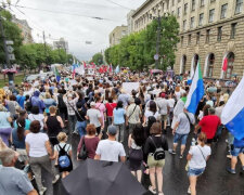 Бунты в России вышли за пределы Хабаровска, восстали Питер и Москва, кадры: "С родиной беда"