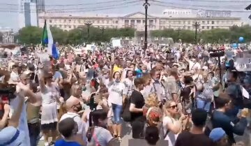Массовые протесты в РФ перекинулись на другие города, силовики оказались бессильны: кадры бунта