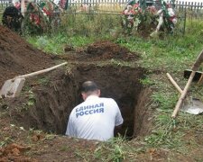 В России должников отправили копать могилы
