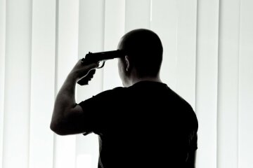 самоубийство