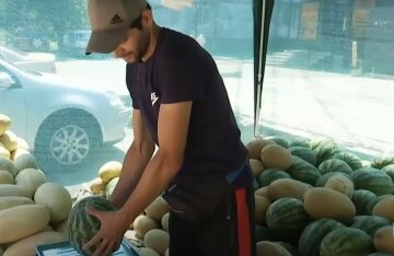 "Никому он здесь не нужен": украинские фермеры отдают арбузы по 50 копеек