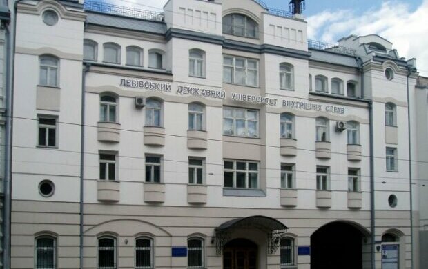 Свавілля у стінах університету МВС розлютило українців: "Не відсторонити треба, а..."