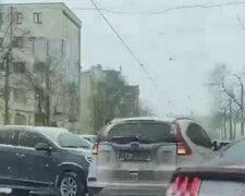 "Дорога не чищена, навіть кінь не валявся": Харків заполонили величезні пробки, фото