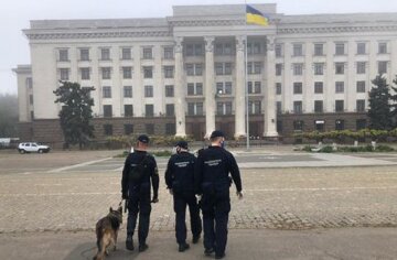 Вандали влаштували підпал біля Будинку профспілок в Одесі: що повідомили в поліції