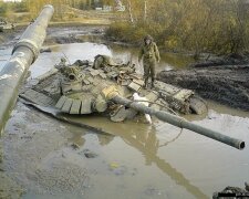 Доплавались: российские солдаты утопили танк-амфибию