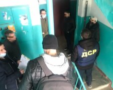 Затолкали во внедорожник и уехали: в Харькове мужчину похитили прямо из дома, фото