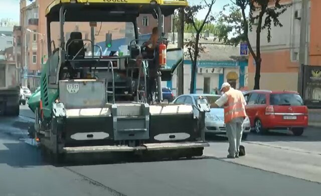 Водії об'їжджають "відремонтований" проспект Харкова: затори постійно, відео