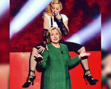 Гілларі Клінтон змусила Мадонну роздягнутися (фото)