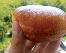 Раскрыт секрет легендарных украинских пончиков: "На литр воды надо добавить..."
