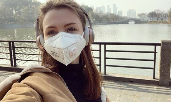 Харків'янка з собакою "застрягла" в Китаї, дзвінок Зеленського не допоміг: "я не повернуся, тому що..."