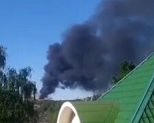 "Как горит!": сильный пожар случился на важном для российских военных объекте