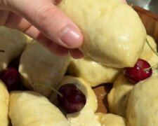 Вкуснее обычных: рецепт мягких вареников на пару с ягодами на лето, видео