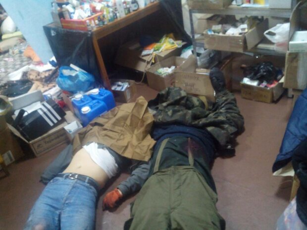 Фото з Жовтневого. У зелених штанах герой Небесної сотні - Микола Дзявульський з Хмельниччини.Поряд с Миколой Сергій Кемський.