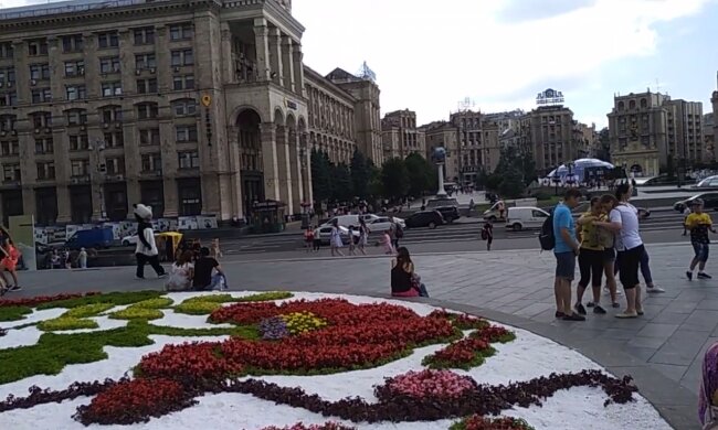 Майдан Незалежності в Києві змінився до невпізнання, фото: "Ближче до цивілізації"