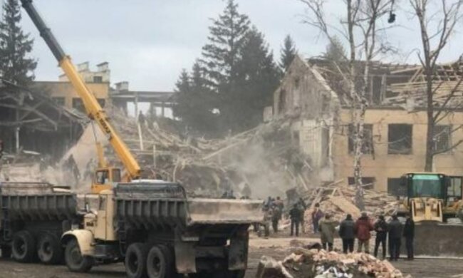 Мэр Херсона просит о коридоре для спасения города: "На грани гуманитарной катастрофы"