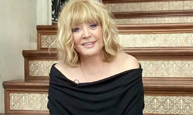 Стареющая Пугачева поразила восковым лицом и странной позой: "Уже ложишься и думаешь..."