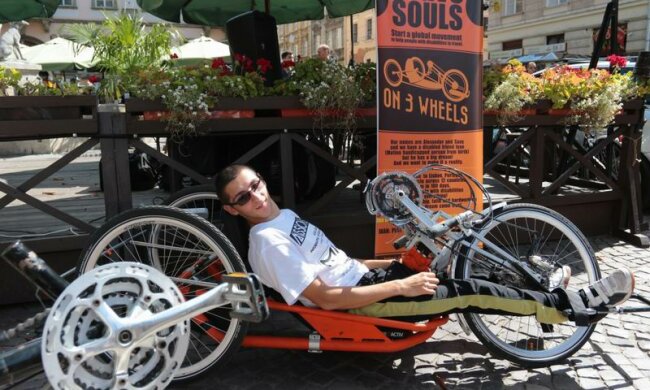 Украинец с ДЦП покорил Европу на велосипеде (видео)