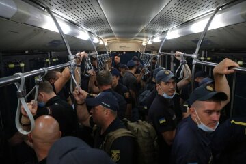 Україна неоціненно допомогла: наші рятувальники повернулися додому з гасіння пожеж у Греції (фоторепортаж)