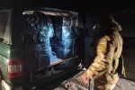 Переполох военных на украинско-российской границе, видео: "Четверо человек на УАЗе..."