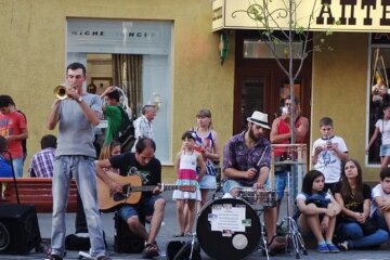 "Портят имидж": в Одессе объявили охоту на уличных музыкантов