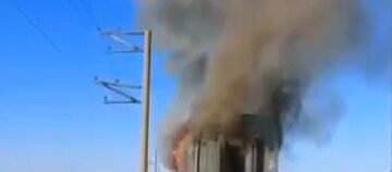 У вагоні перебували 19 осіб: у Росії підпалили поїзд прямо під час руху