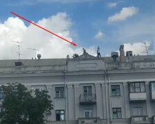 В Харькове подростки забрались на крышу высотки ради "эффектного" видео:  жуткие кадры